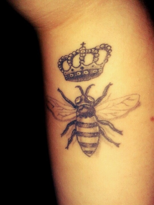 Significados do tatuagem de abelha linda 19 