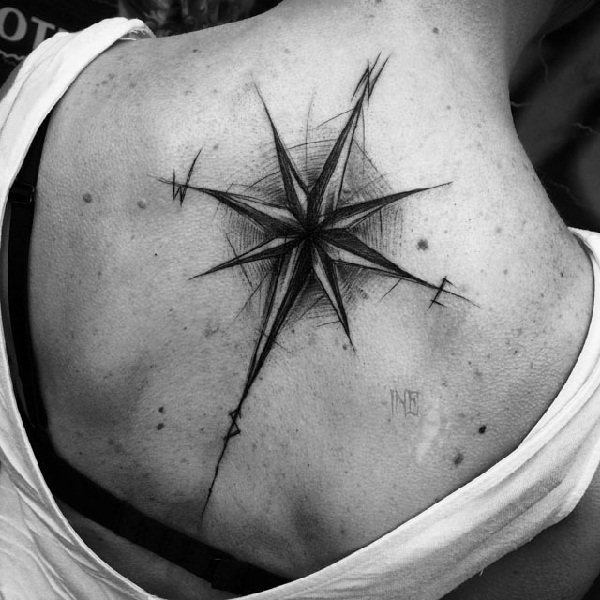 Esboço-tatuagens-ideassketchy-bússola-tattoo-on-back-by-inez-janiak 