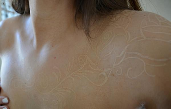 121115-white-ink-tatuagens de tinta branca-52 
