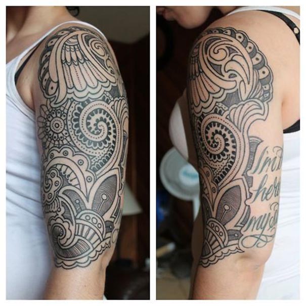 tatuagem de paisley no ombro 