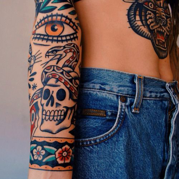 tatuagem da velha escola no braço 