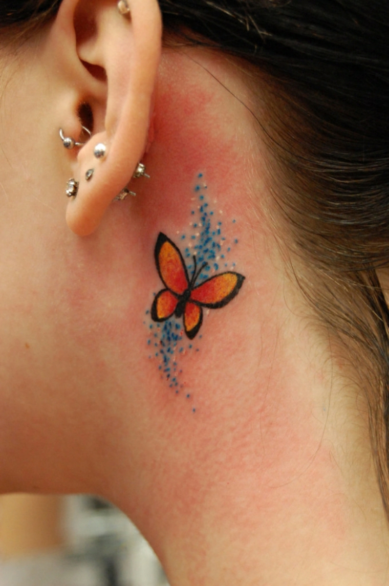 tatuagens com borboletas no pescoço 