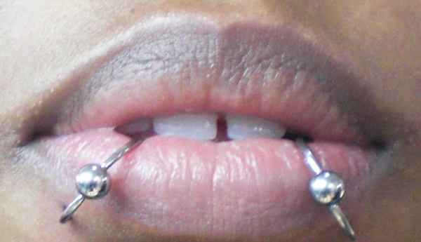 piercing no lábio duplo (38) 