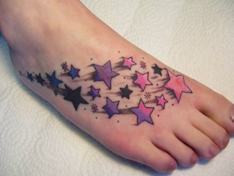 estrelas coloridas no pé 