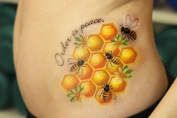 Significados do tatuagem de abelha linda 24 