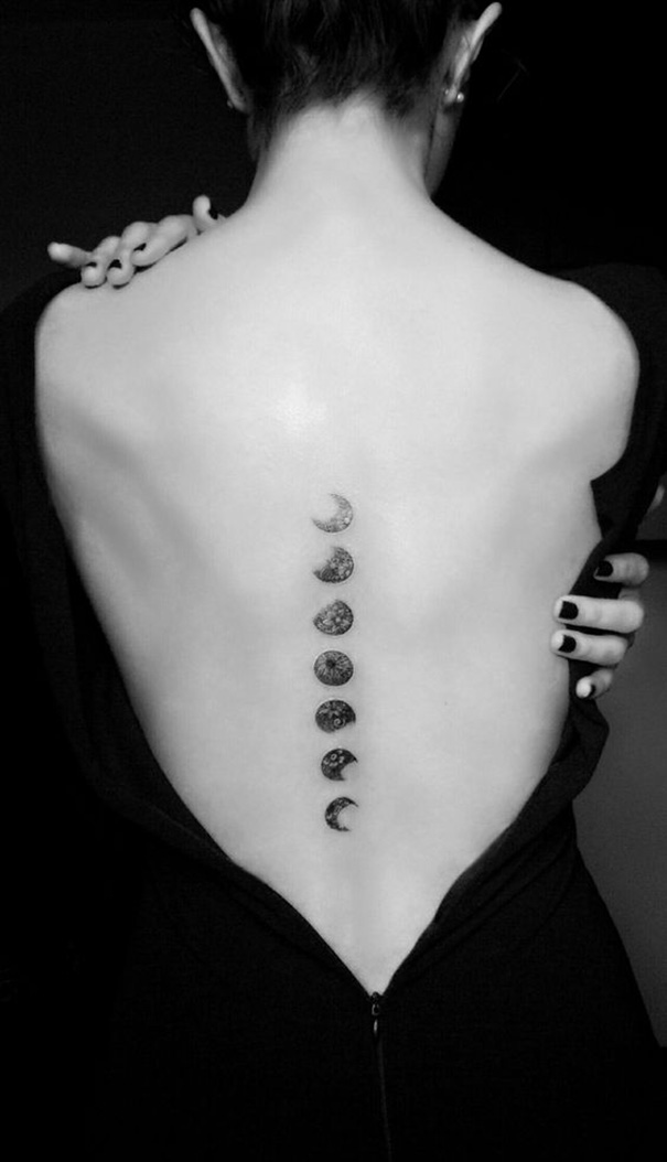 tatuagem de lua nas costas 