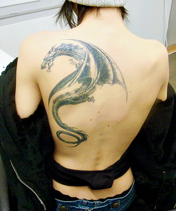 Desenhos de tatuagem de dragão para mulheres e homens40 