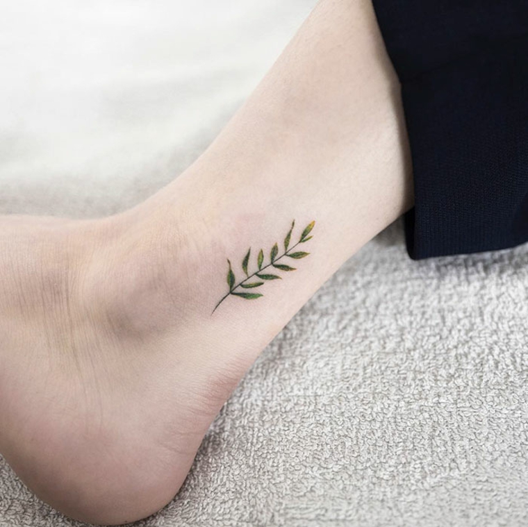 planta pequena tatuado tornozelo 