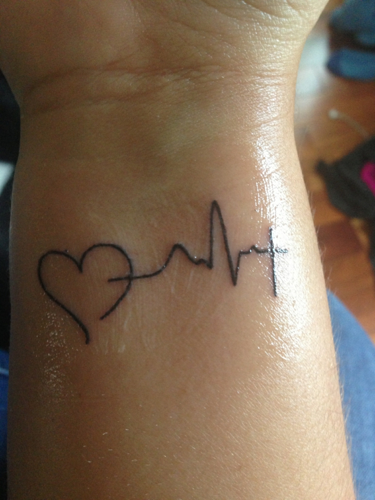 tatuagens-coração-coração-mão-cruz 