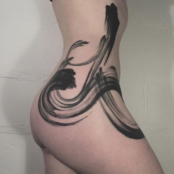 tatuagem abstrata para mulheres 