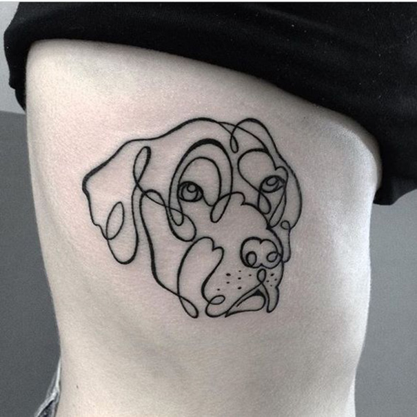 tatuagem de cachorro na costela 