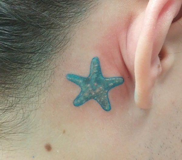 Estrela do mar atrás da orelha 