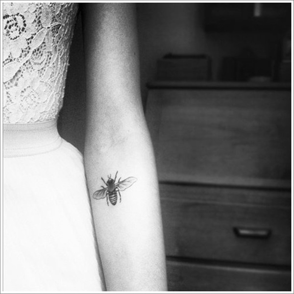 Significados do tatuagem de abelha linda 15 