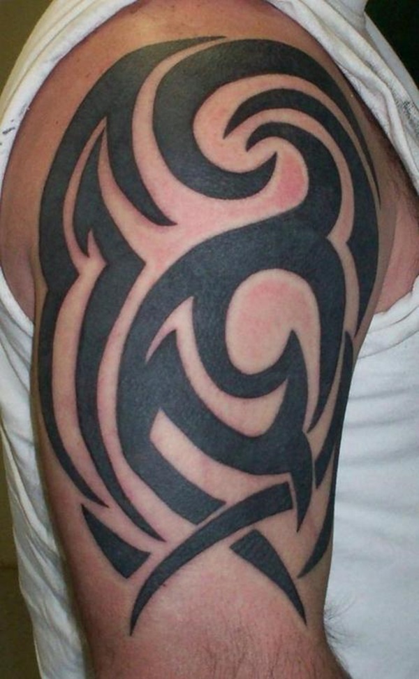 Idéias tribais bonitas do tatuagem do braço 10 