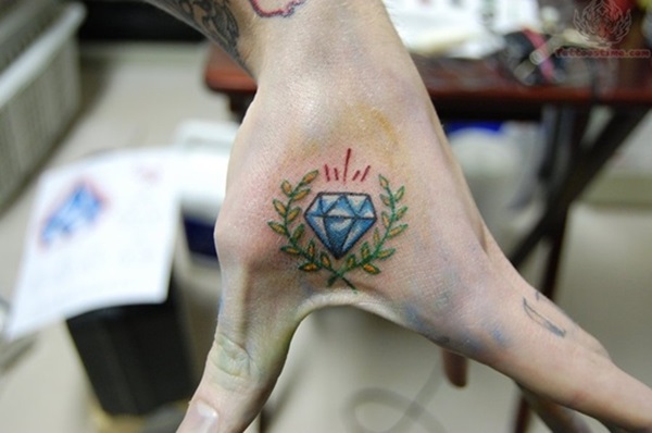 Belos desenhos de tatuagem de diamante 19 