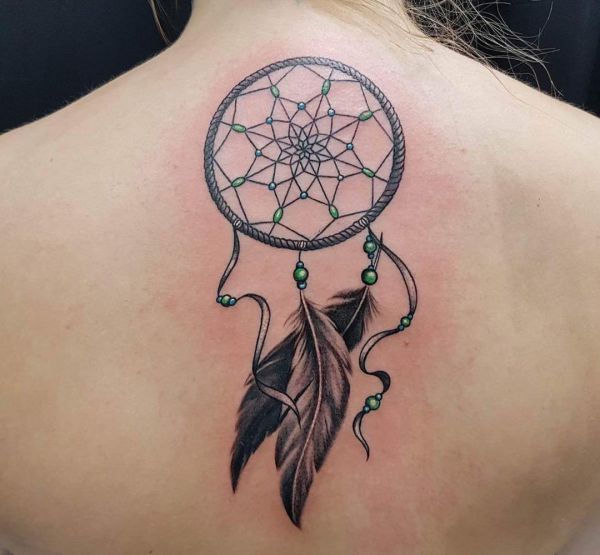 Apanhador de sonhos de tatuagem no pescoço 