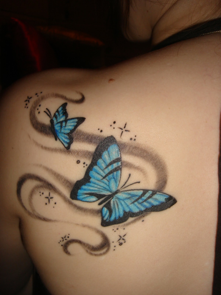 tatuagens-mulheres-opções-borboletas-pequenas-azul 