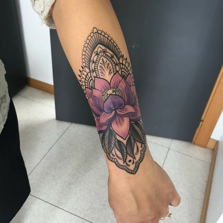 tatuagens de videiras com flores 