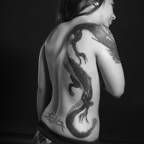 Desenhos de tatuagem de dragão para mulheres e men49 