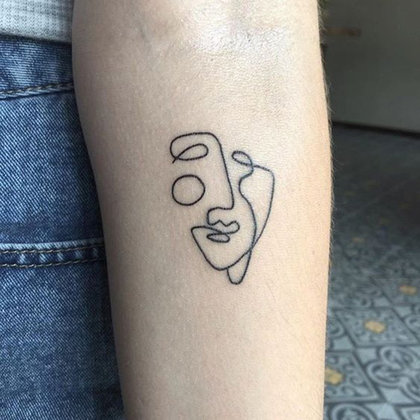 tatuagem abstrata no braço 