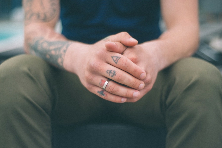 tatuagem-dedos-homem-distinto-ideias 