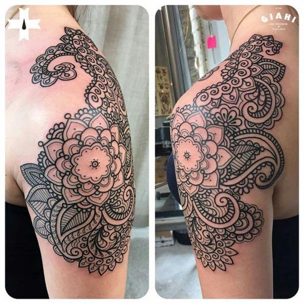 tatuagem de paisley no ombro 