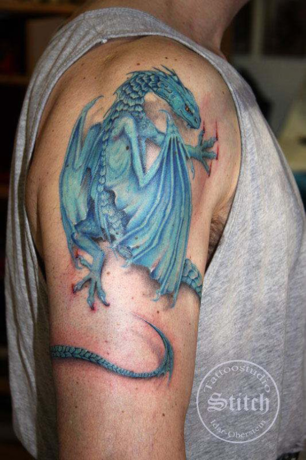 tatuagem de dragão no ombro 