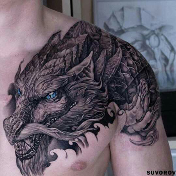 Tatuagem de dragão no ombro 