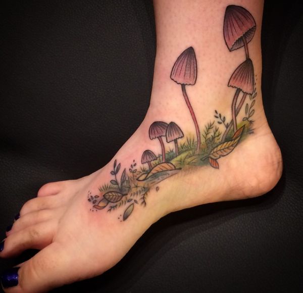 Tatuagem de cogumelo no pé 