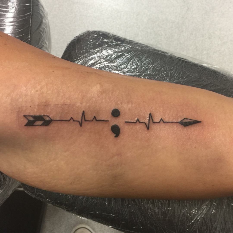 fotos de tattoo-heartbeat-arrow 