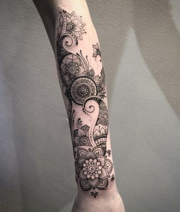 tatuagem paisley no braço 