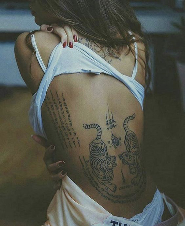 Angelina Jolie: tatuagem de tigre nas costas 