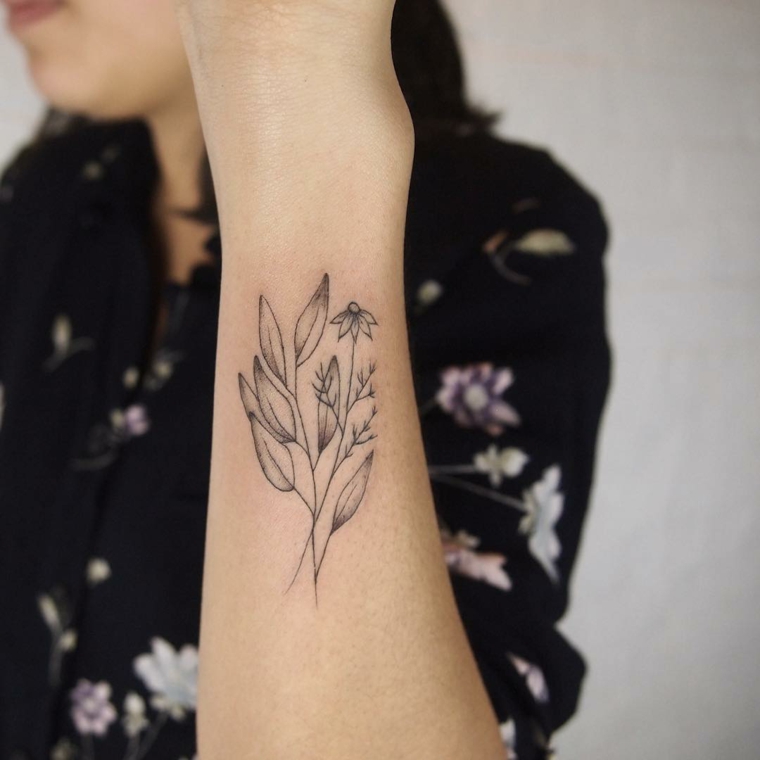 tatuagens-elegante-mulheres-flores-mão-estilo 