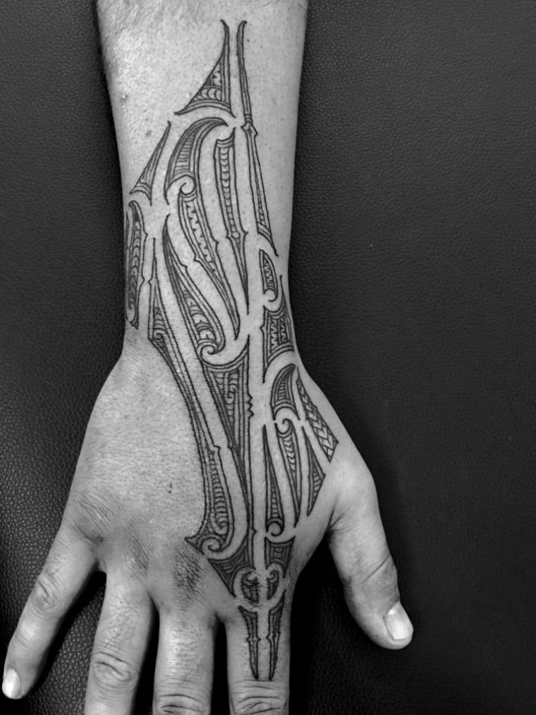 Tatuagens maori significado design intricado 