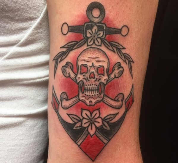 Crânio, com, osso, pirata, tatuagem 