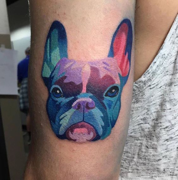tatuagem de cachorro no braço 
