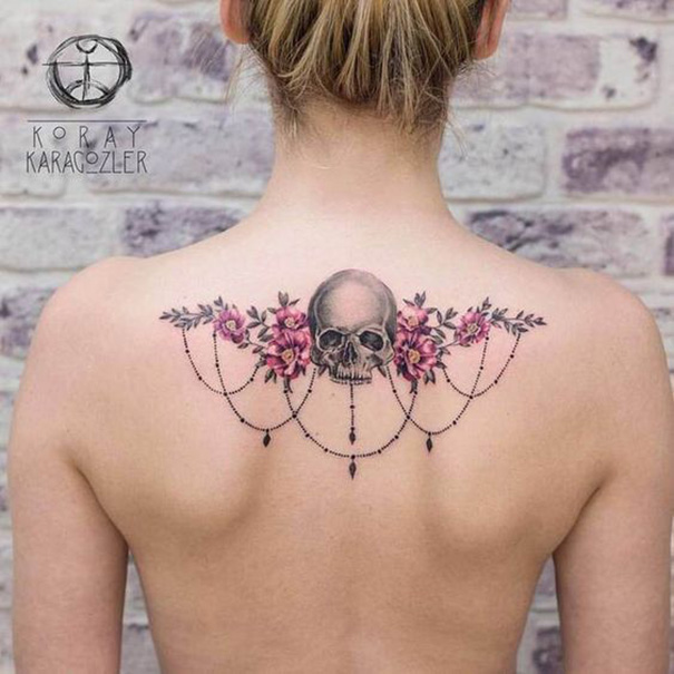 tatuagem de caveira nas costas 