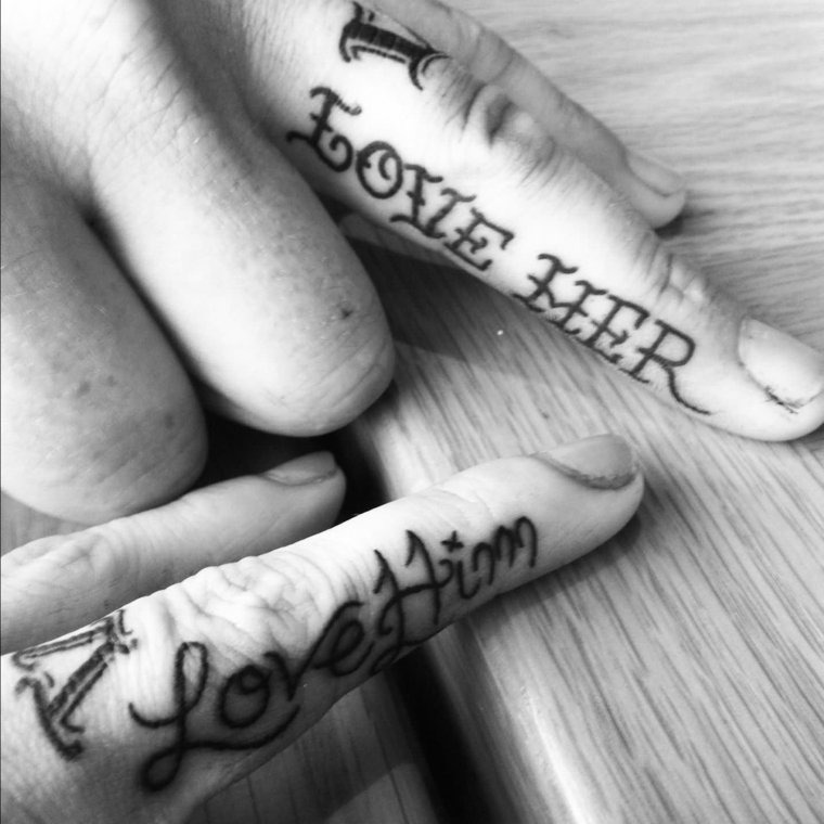 tatuagens para casais-frases-dedos-opções 