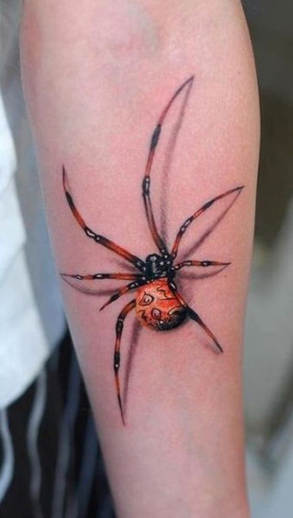 tatuagem de aranha louco no braço 