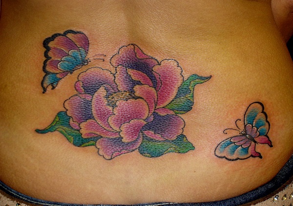 tatuagem de borboleta com flores 6 