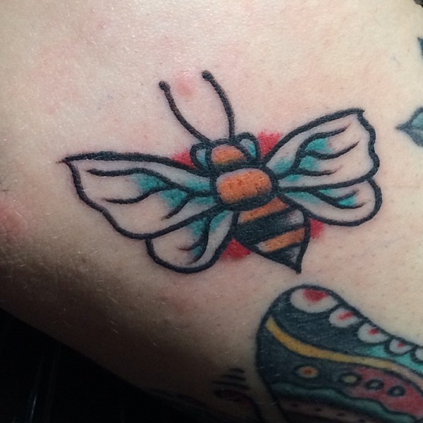 Significados do tatuagem de abelha linda 4 