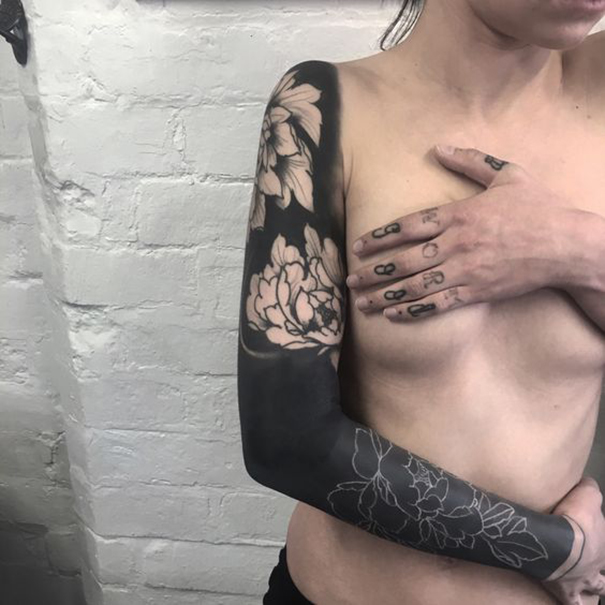 tatuagem blackwork para mulheres 