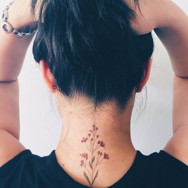 tatuagens temporárias no pescoço 
