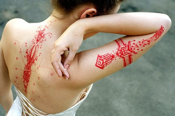 tatuagem de tinta vermelha (96) 