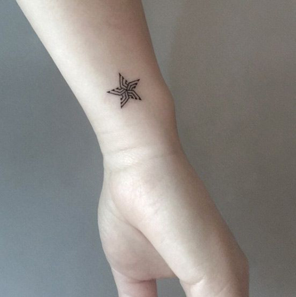 tatuagem estrela no pulso 