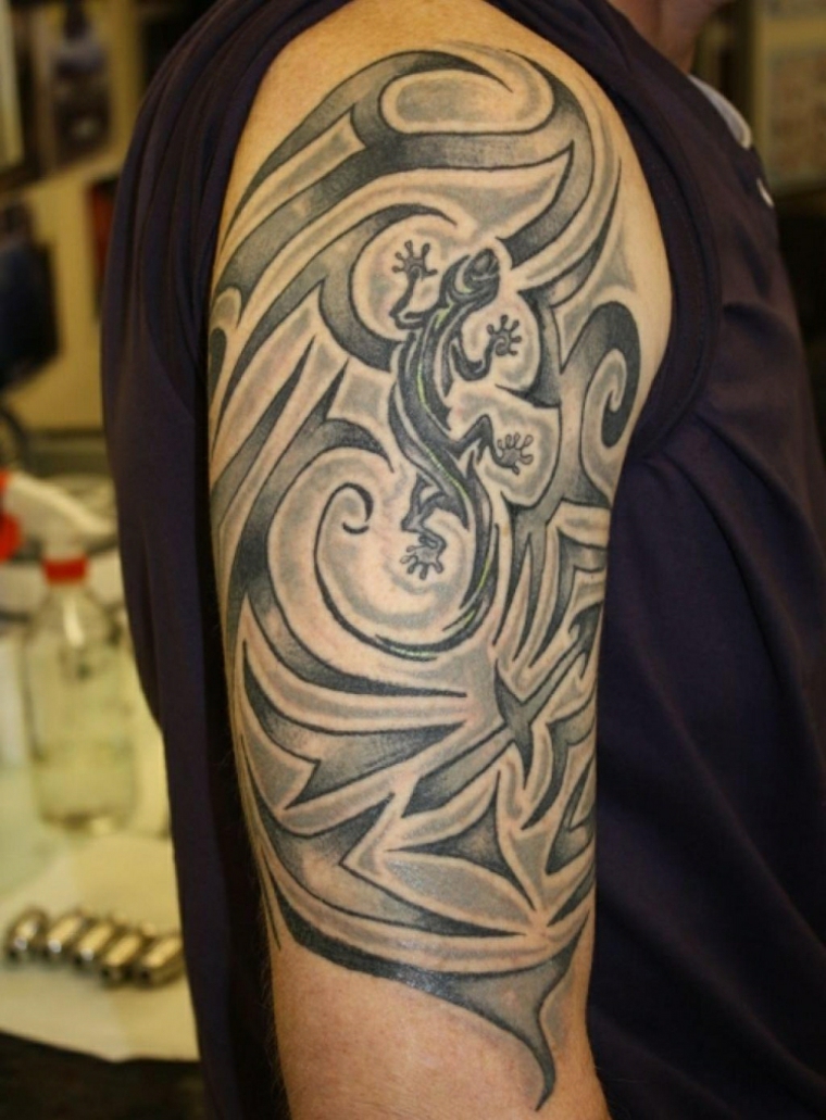 Tatuagem de homens de estilo maori 