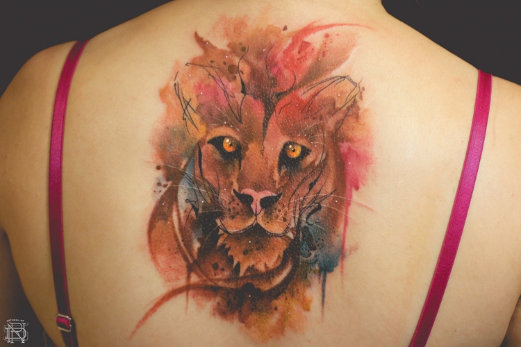 idéias de leão costas tatuadas 