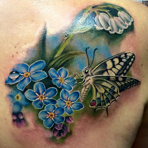 Flores 3D com tatuagem de borboleta 