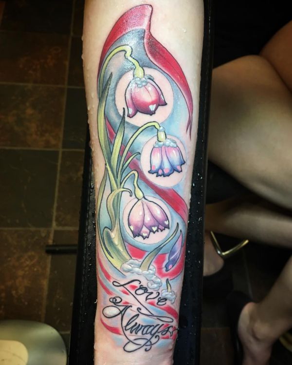 Tatuagem de Snowdrop no braço 