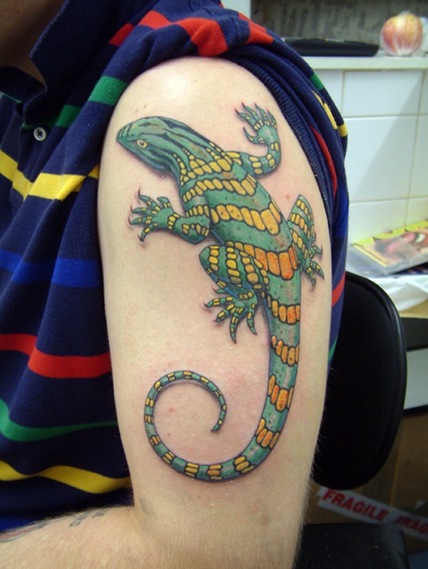 Desenhos e significados impressionantes do tatuagem do lagarto 24 